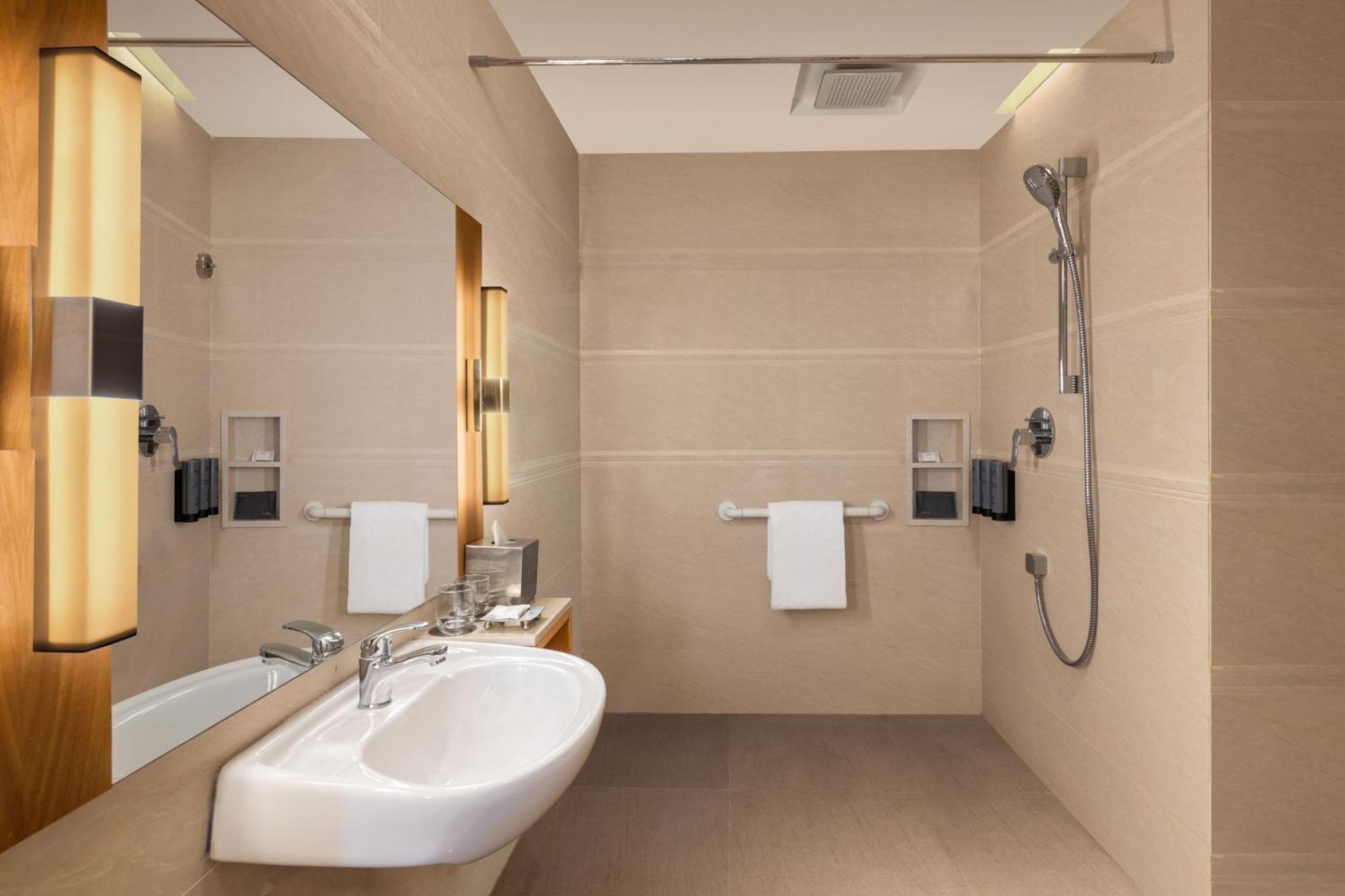 Courtyard By Marriott Tiruchirappalli Ngoại thất bức ảnh